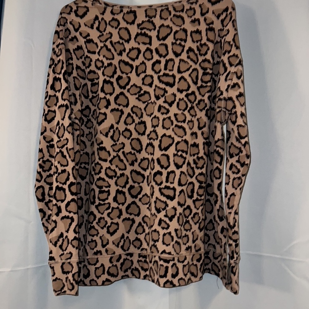 Woman’s Leopard Top - Picture 5 of 5